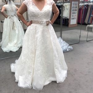 NWT Oleg Cassini Wedding Gown